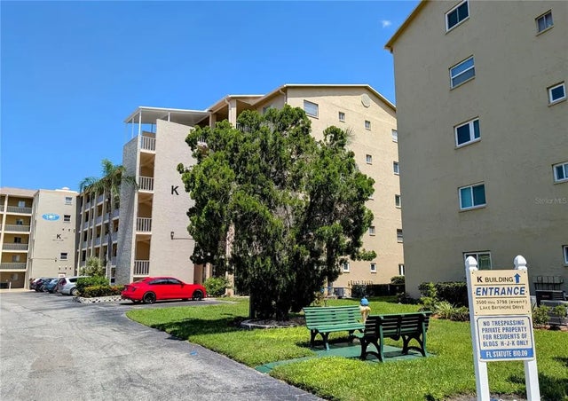 3660 Lake Bayshore Drive K-321, BRADENTON