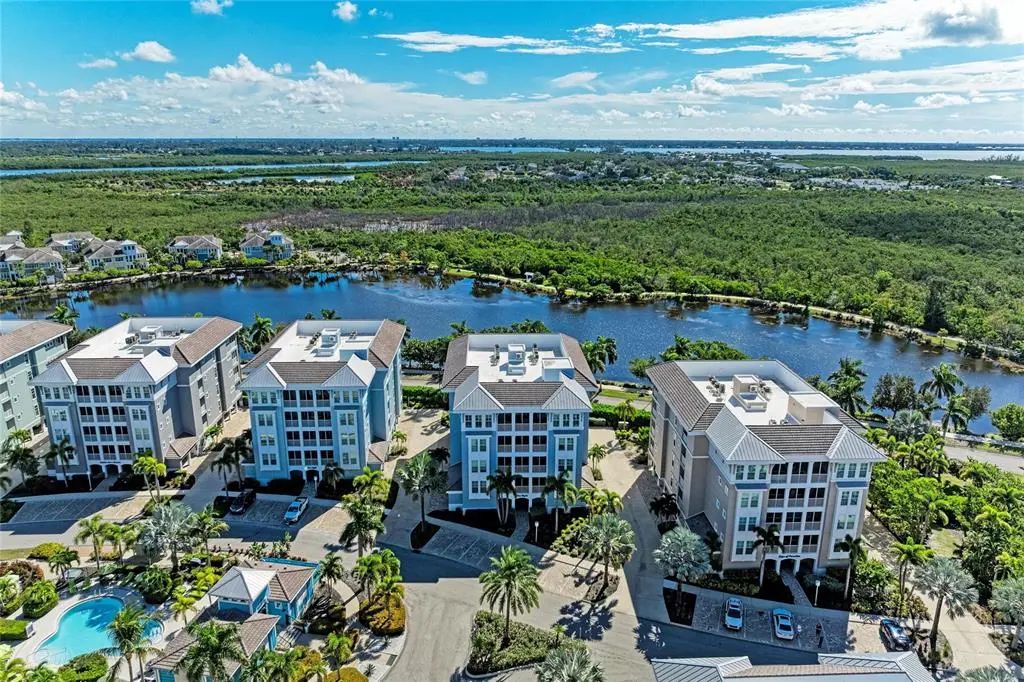 391 Aruba Circle 401, BRADENTON