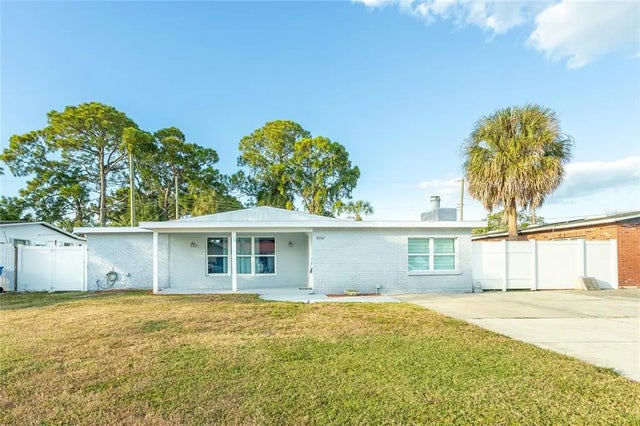 8207 Tanglewood Lane, TAMPA