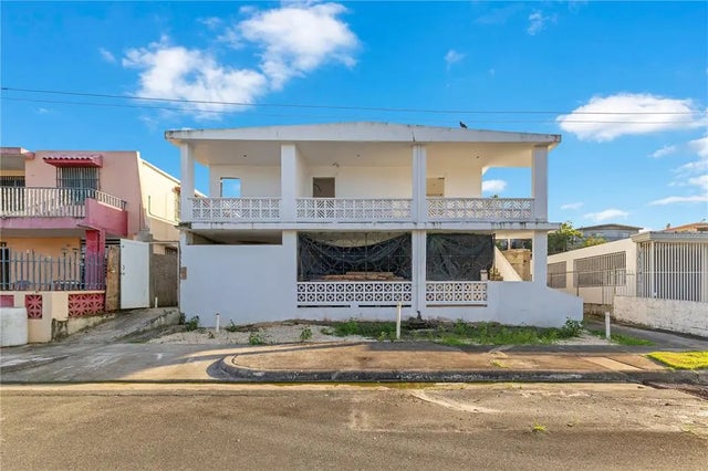 E-23 Urb. Martorell, Calle JosÉ De Diego, DORADO