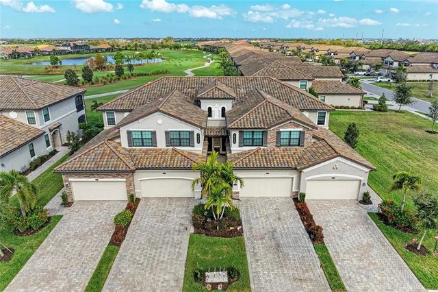 18117 Gawthrop Drive 101, BRADENTON