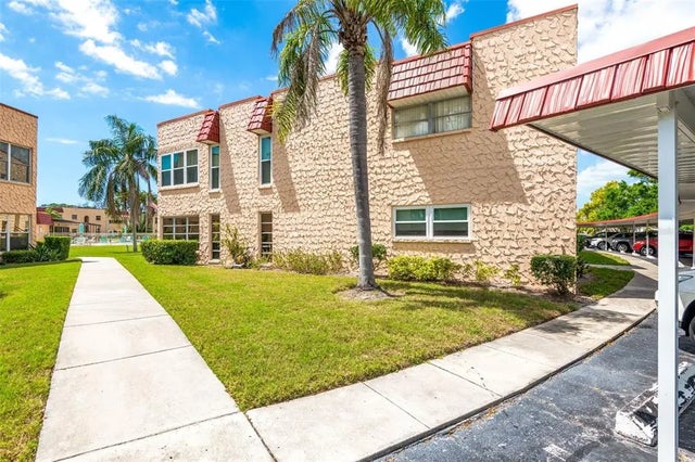 101 Dogwood Circle, SEMINOLE