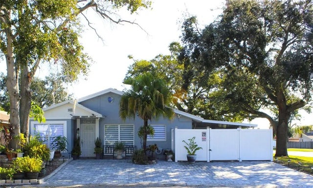 10301 Fernglen Place, TAMPA