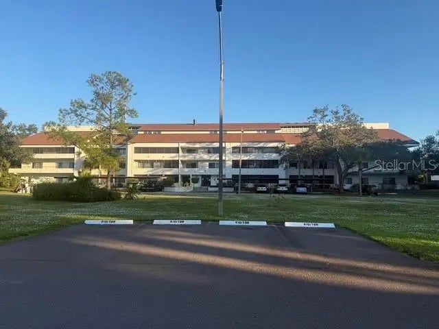 2583 Countryside Boulevard 3307, CLEARWATER