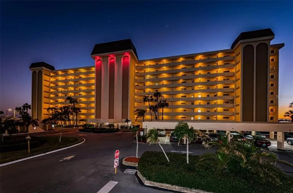 4750 Cove Circle 605, ST PETERSBURG