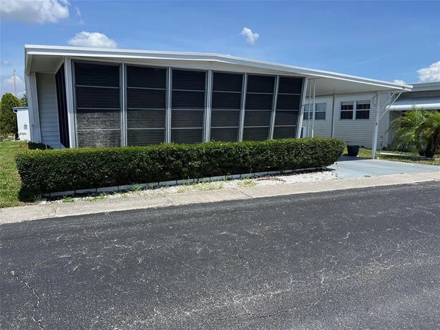 36 Thatch Palm Street E, LARGO