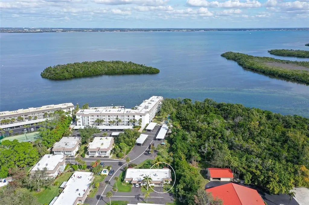 576 Sutton Place, LONGBOAT KEY