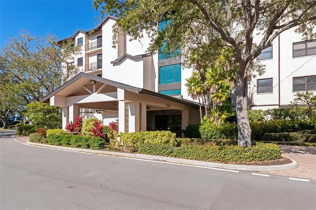5408 Eagles Point Circle 302, SARASOTA