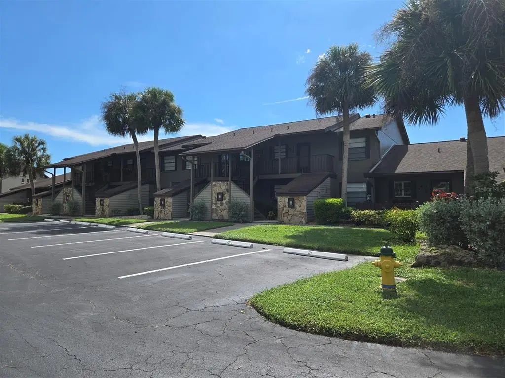 927 Capri Isles Boulevard 10, VENICE