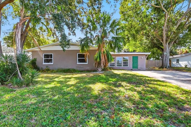 1300 79th Avenue N, ST PETERSBURG