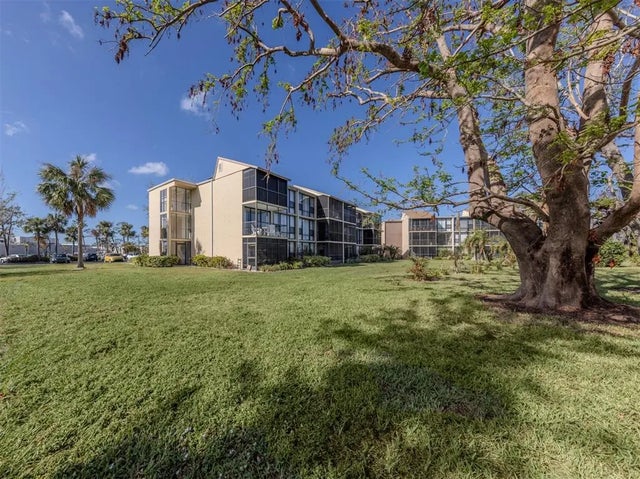 618 Bird Bay Drive S 216, VENICE