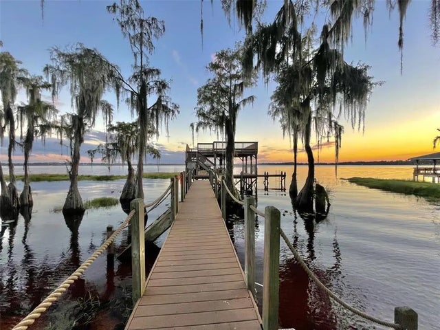 1241 W Lakeshore Drive, CLERMONT