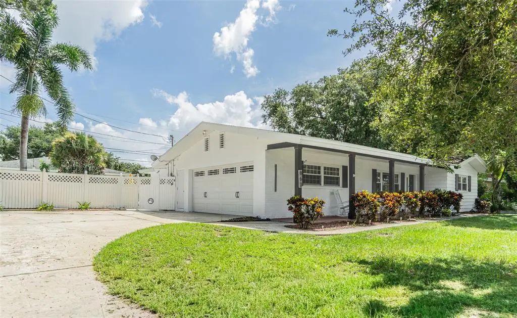 863 Bay Breeze Terrace, LARGO