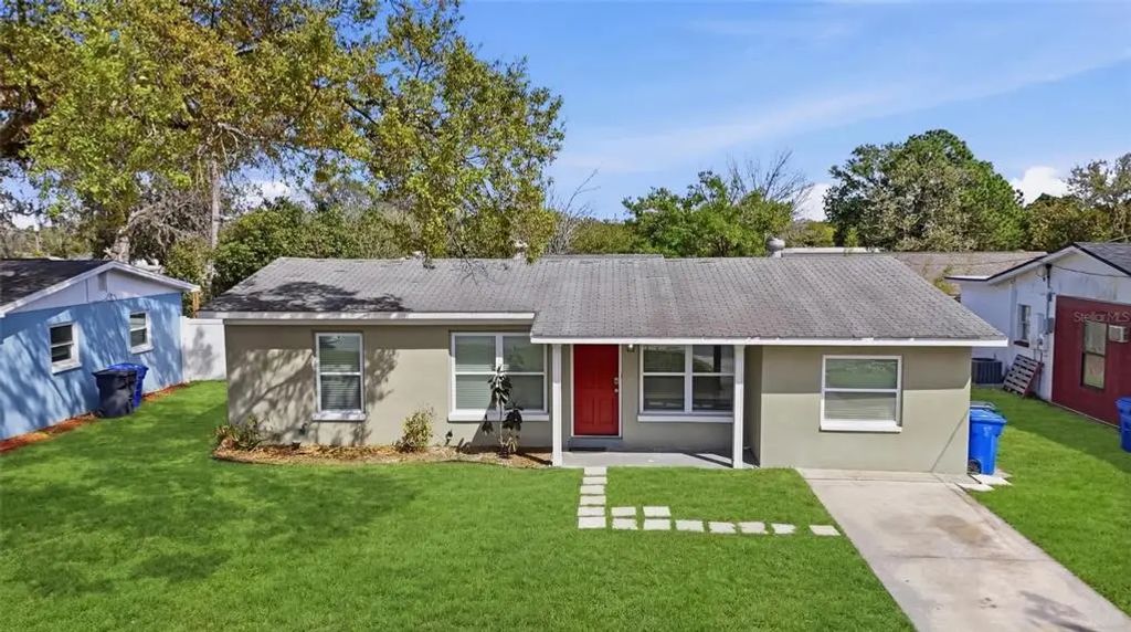 8609 Chinaberry Drive, TAMPA