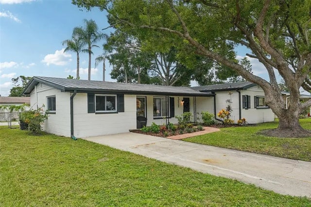 311 Shore Drive E, OLDSMAR