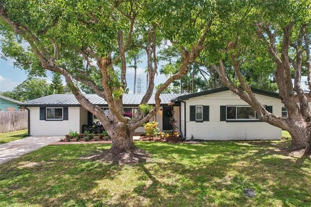 311 Shore Drive E, OLDSMAR