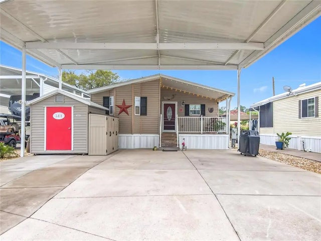 511 Par Pines Boulevard, DAVENPORT