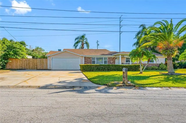2265 S Lagoon Circle, CLEARWATER