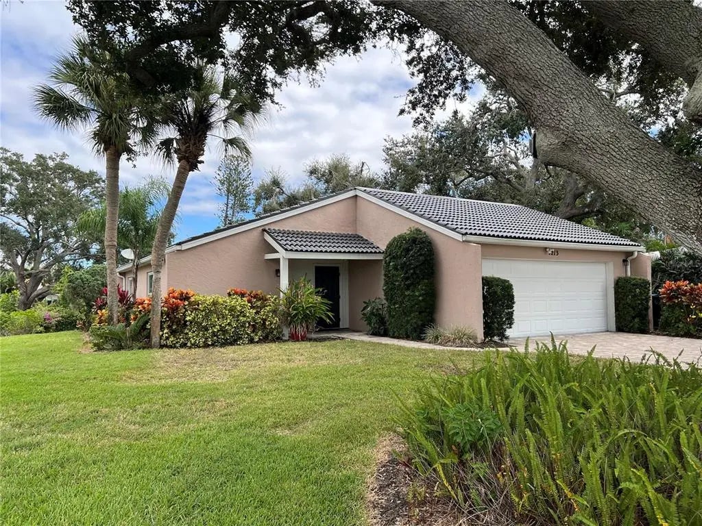 7213 Las Casas Drive, SARASOTA