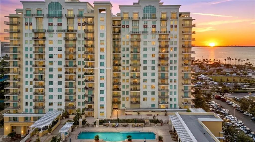 800 N Tamiami Trail 103, SARASOTA