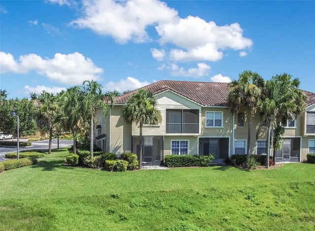2727 Oakwater Drive 124, KISSIMMEE