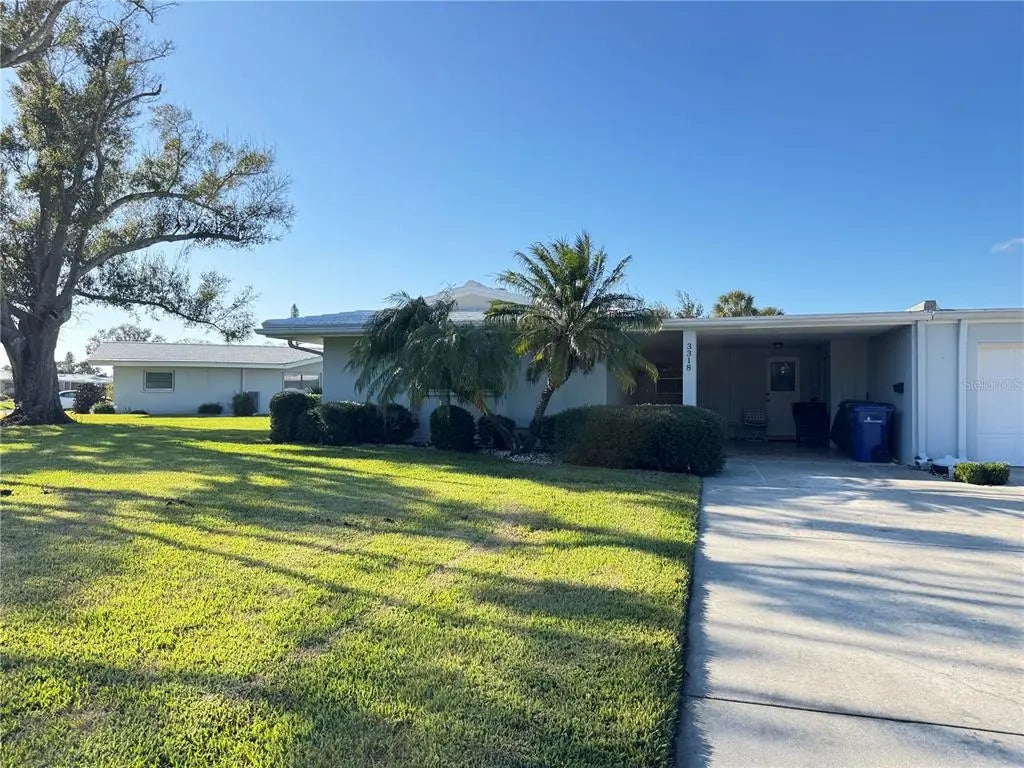 3318 Village Green Drive 823, SARASOTA