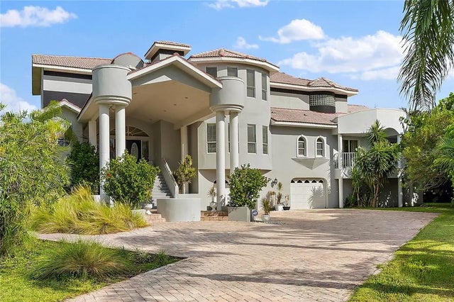 608 Columbus Drive, ST PETERSBURG