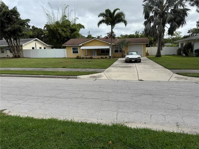 1103 Varona Street, BELLEAIR
