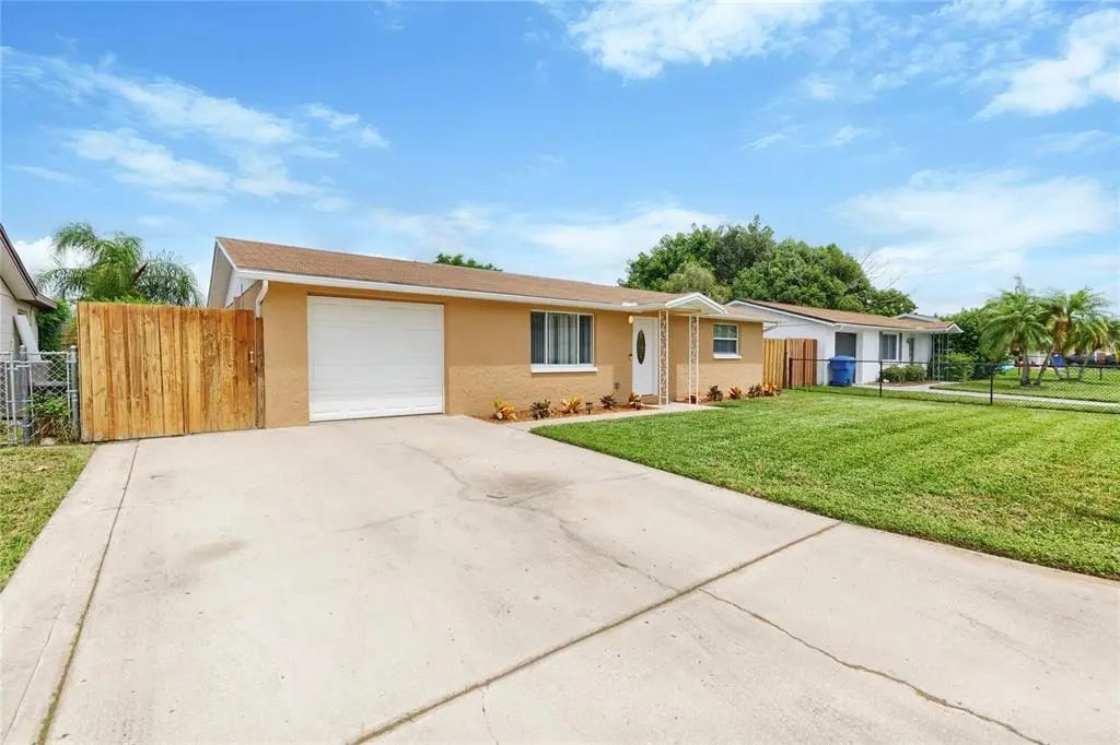 3339 Garfield Drive, HOLIDAY