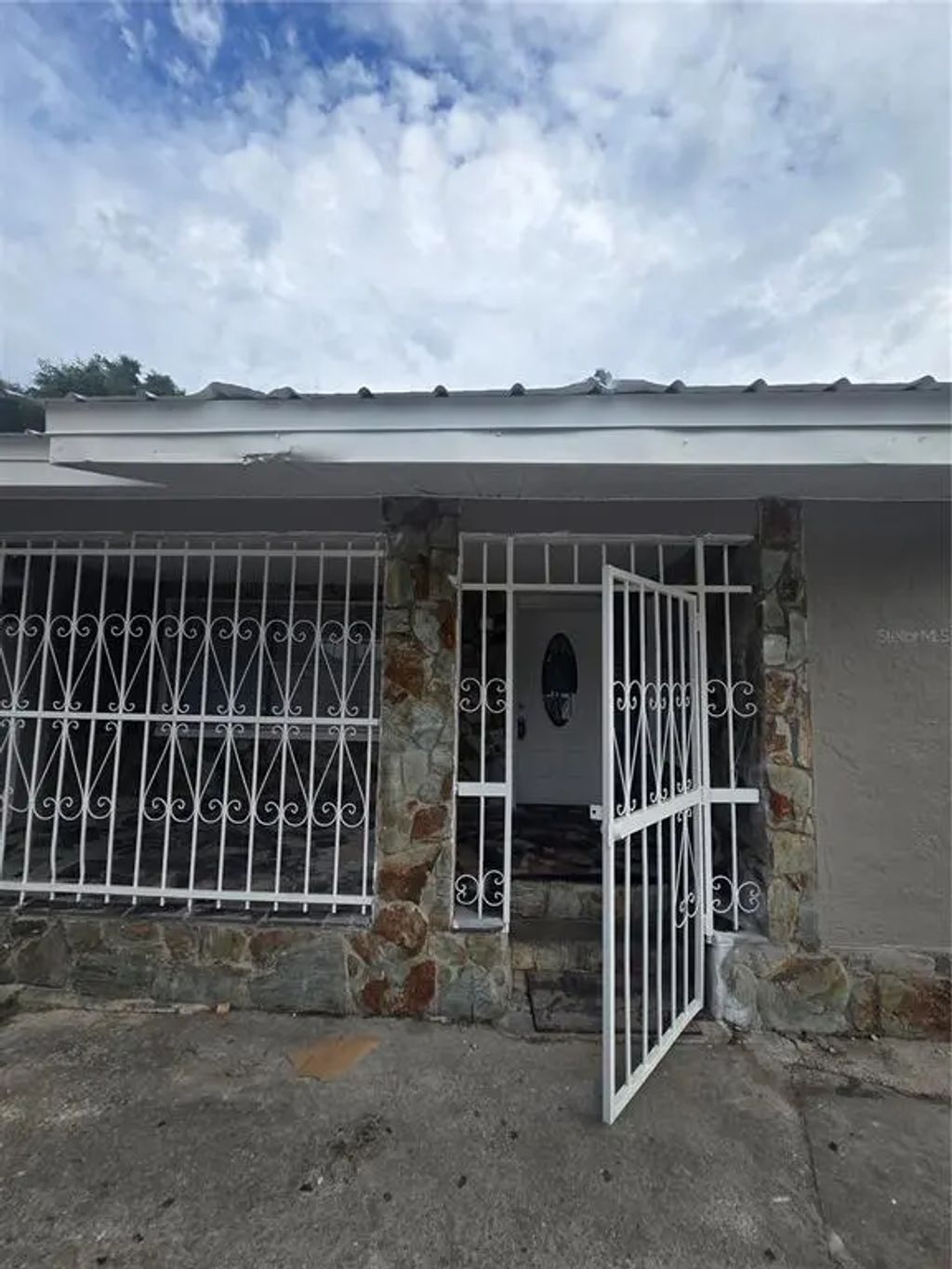3905 E Osborne Avenue, TAMPA