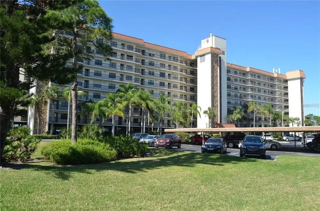 5400 Park Street N 8, ST PETERSBURG