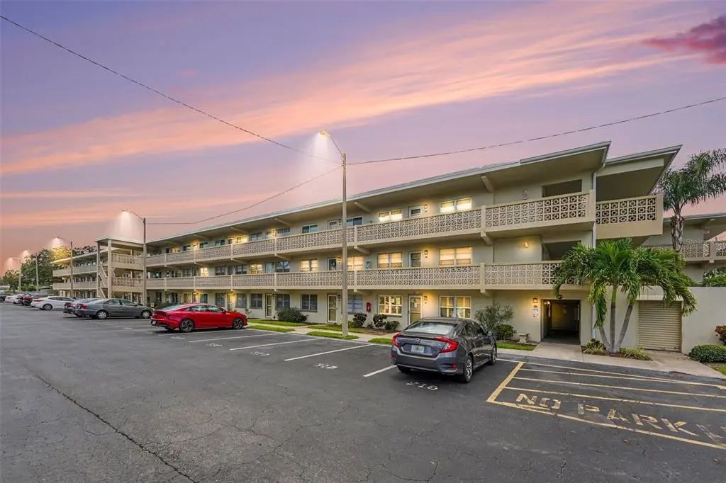 951 79th Avenue N Apt 322, ST. PETERSBURG
