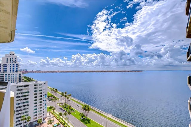 2413 Bayshore Boulevard 1903, TAMPA