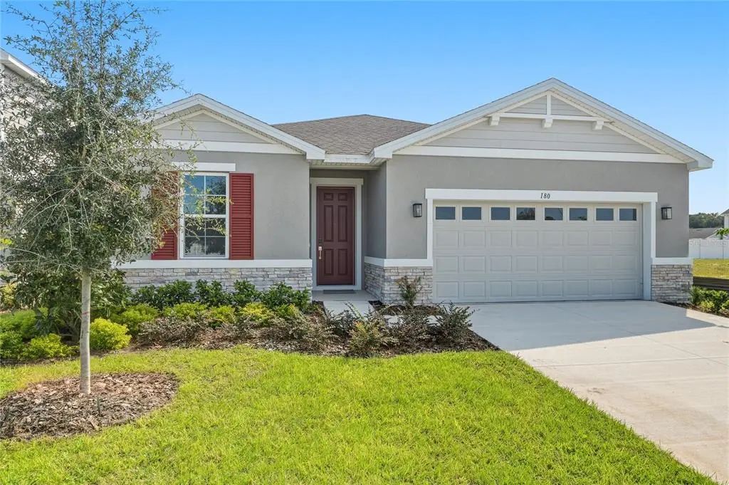 180 Blue Star Court, TAVARES