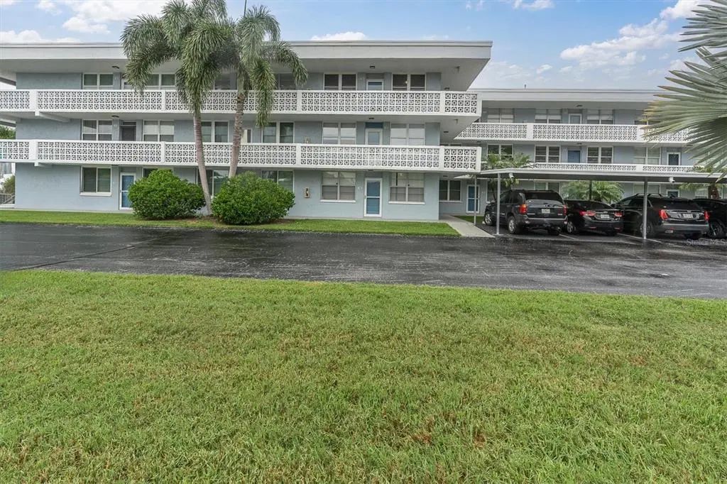 4715 Bay Street Ne 330, ST. PETERSBURG