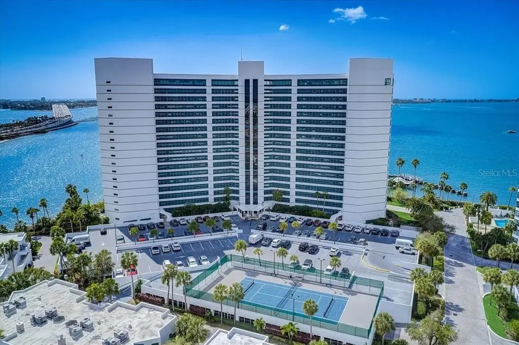 988 Blvd Of The Arts 812