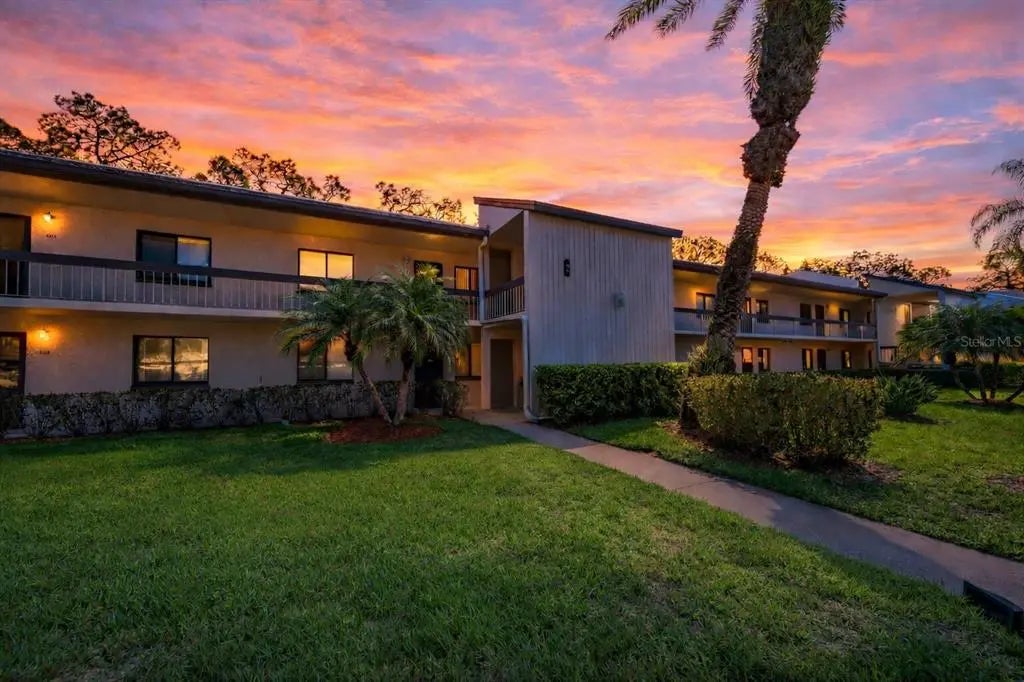 124 Nina Way 24, OLDSMAR