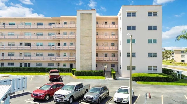 5623 80th Street N 202, ST PETERSBURG