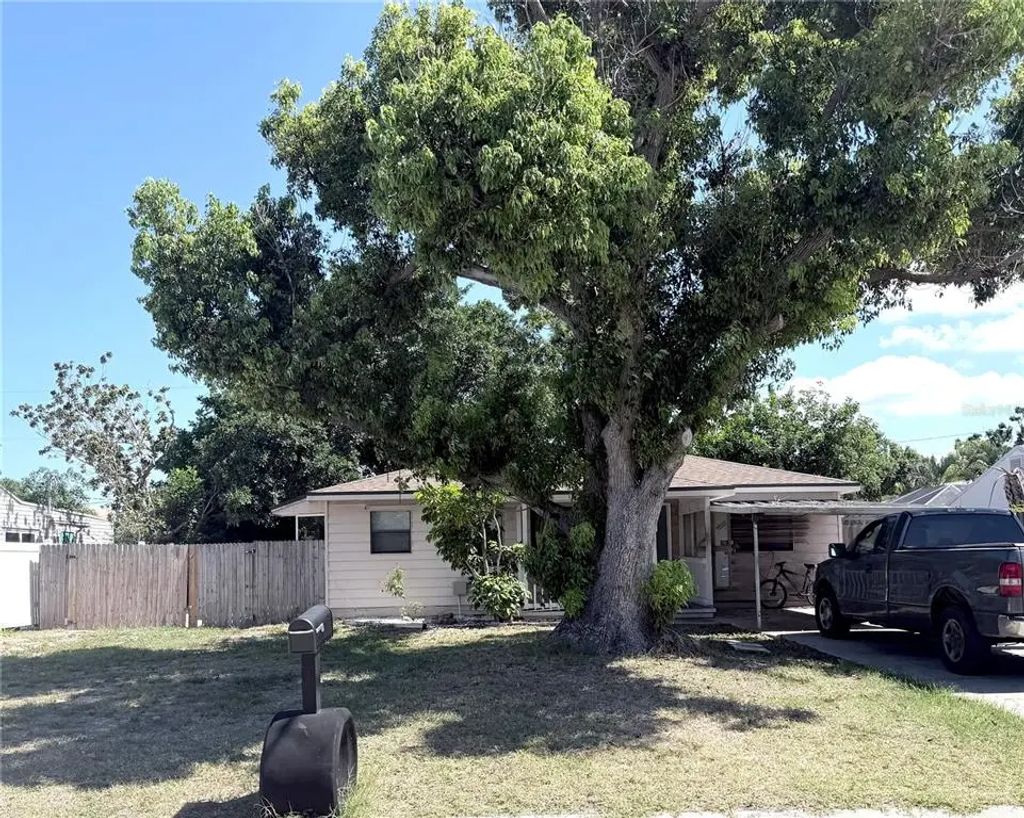 2171 Orchid Street, SARASOTA
