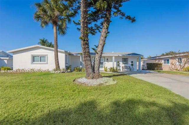 3926 Fontainebleau Drive, TAMPA