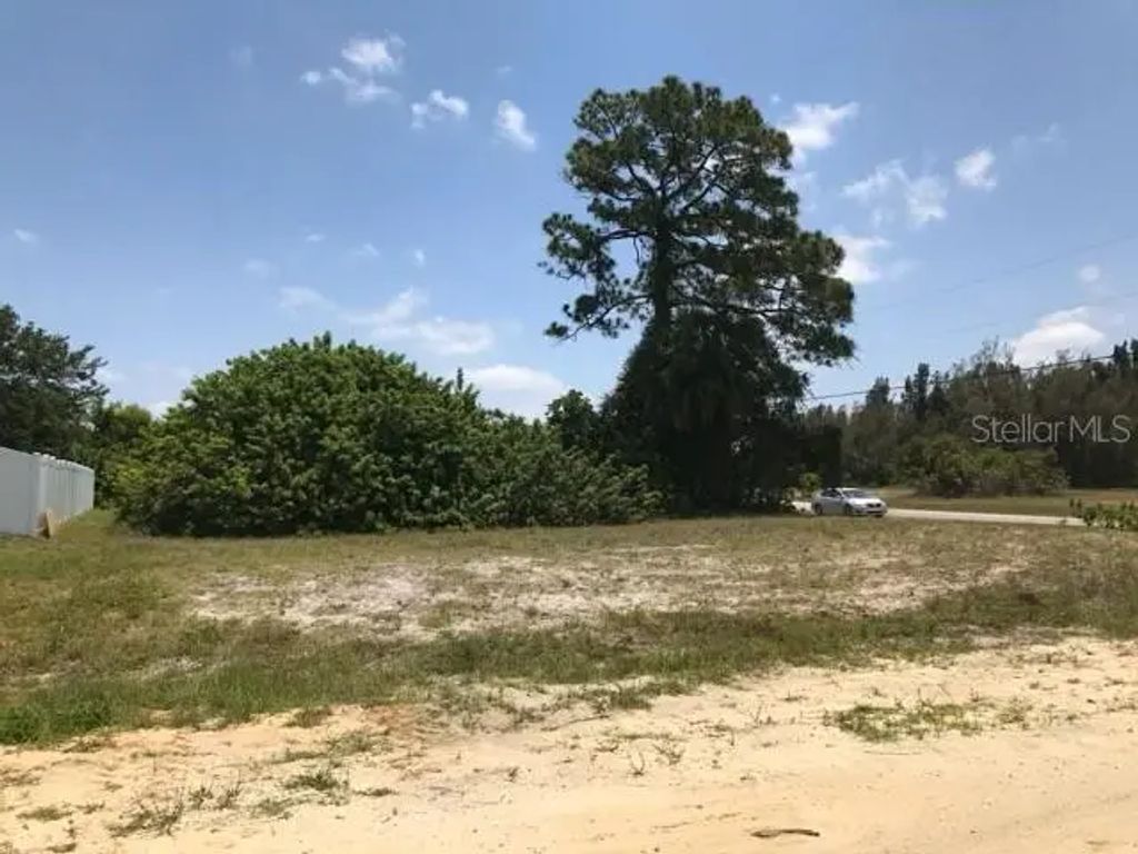 215 Sw 9th Place, CAPE CORAL