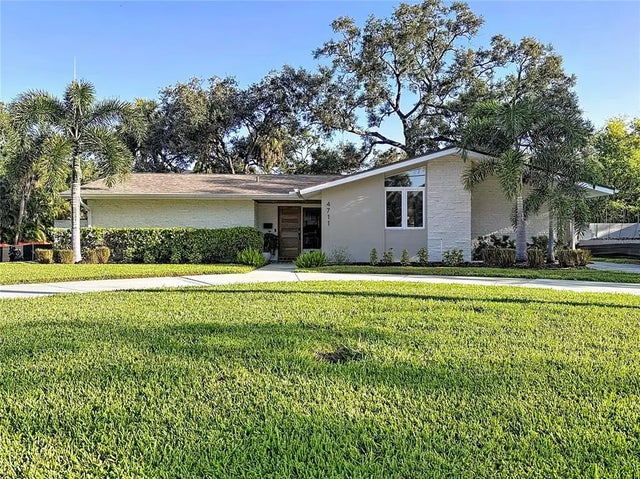 4711 W Estrella Street, TAMPA