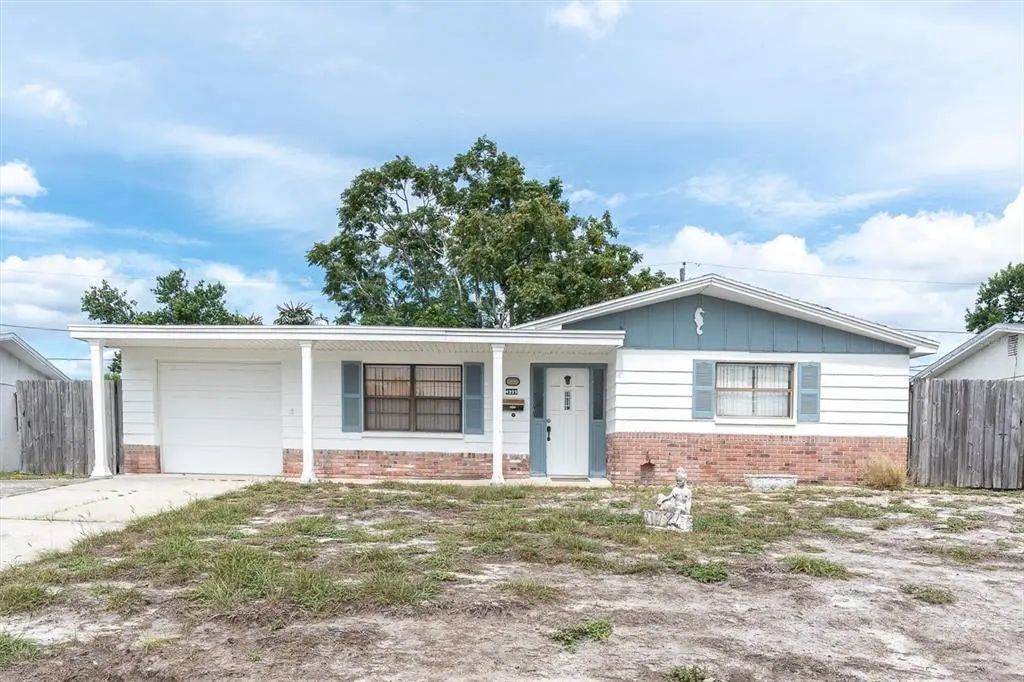 4223 Moog Road, HOLIDAY