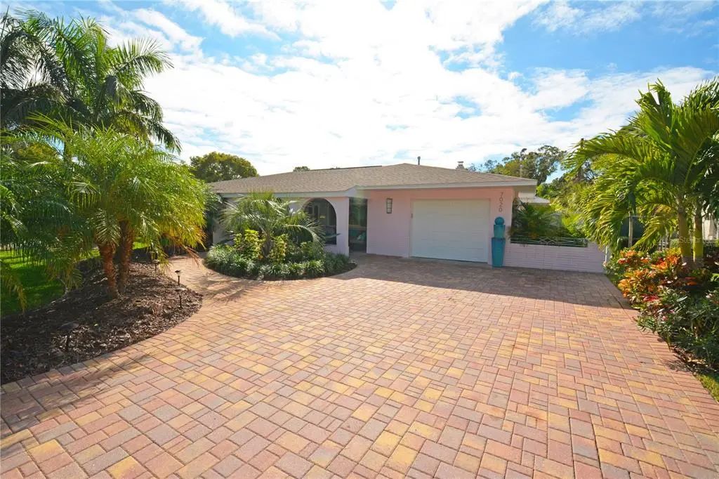 7020 Mango Avenue S, ST PETERSBURG