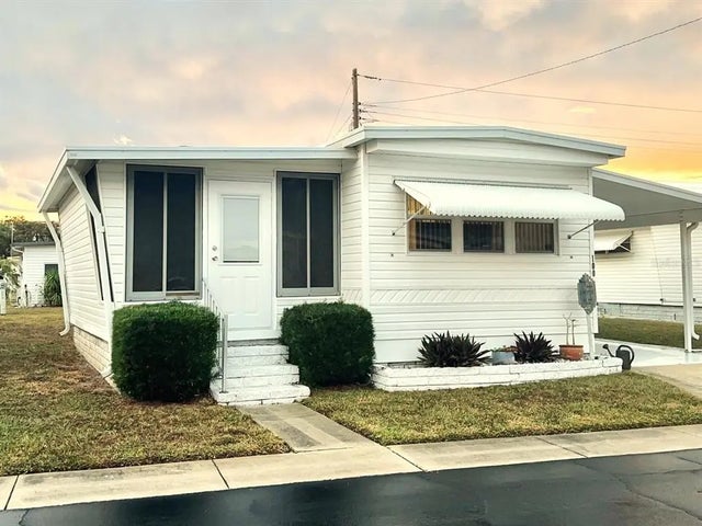 2000 E Bay Drive 100, LARGO