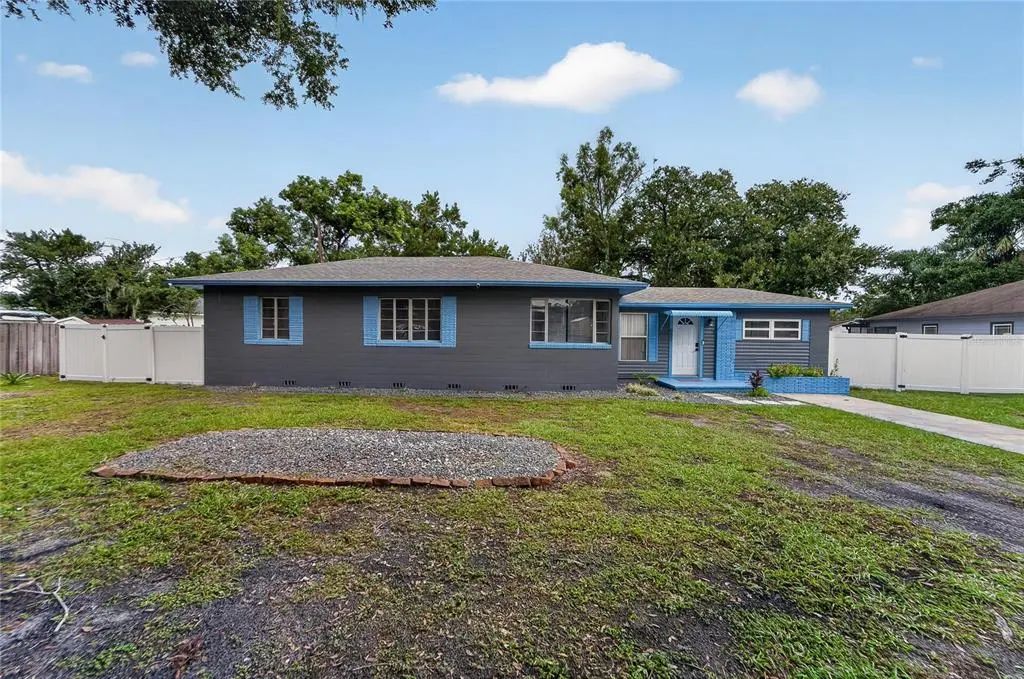 627 Holly Place, LAKELAND
