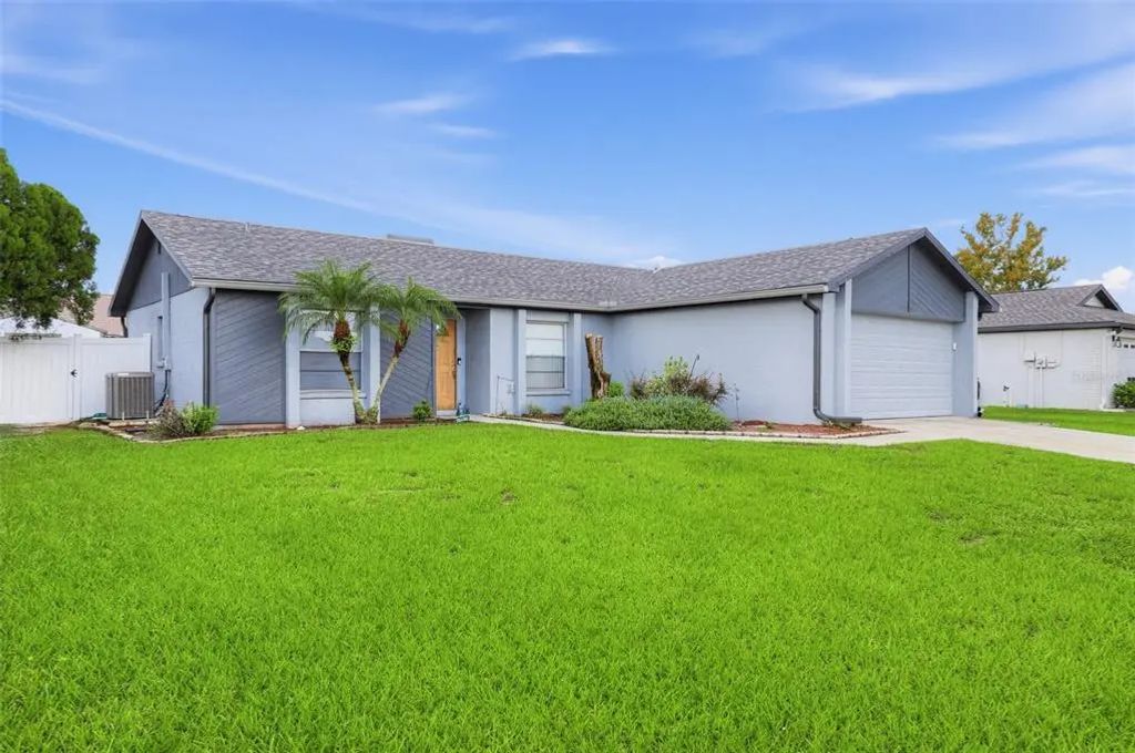 1805 Lakewind Drive, BRANDON