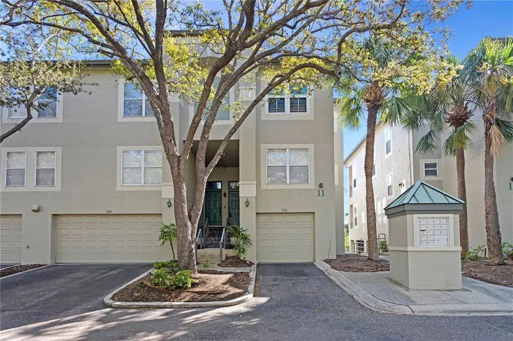732 Coral Reef Drive 732, TAMPA