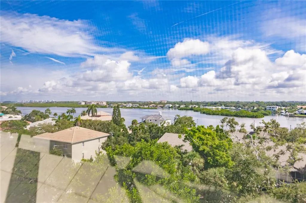 1200 E Peppertree Lane 602, SARASOTA