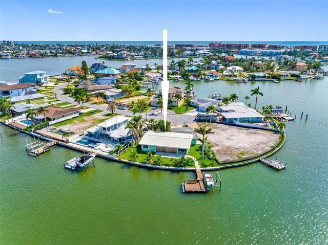 493 Bath Club Boulevard N, NORTH REDINGTON BEACH